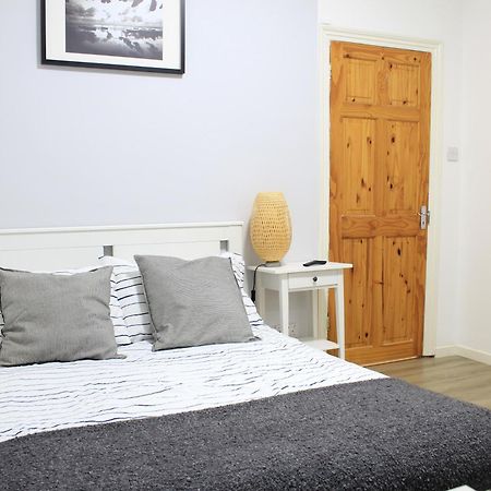 Modern Ground Floor Flat - 15 Min To Central London Apartment ภายนอก รูปภาพ